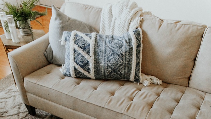 sofa-with-cushions hom furniture