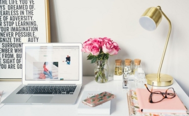 Cómo decorar con flores tu oficina en casa