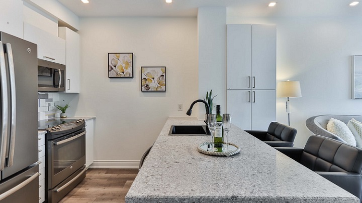 cocina-con-paredes-en-blanco