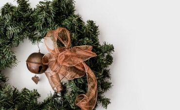 8 ideas para decorar el hogar con coronas de Navidad