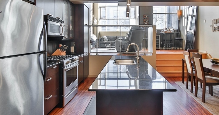 7 cocinas acogedoras decoradas en tonos oscuros