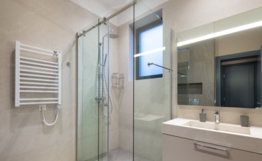 8 ideas para mantener el orden en baños pequeños