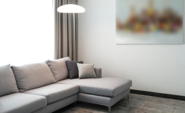 5 ideas para poner un sofá grande en un salón pequeño