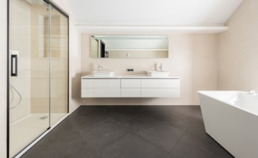 5 tipos de mamparas de baño para duchas