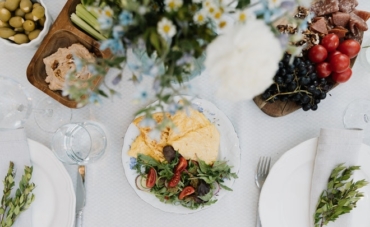 Cómo decorar un comedor de verano en el jardín