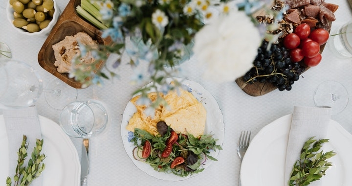 Cómo decorar un comedor de verano en el jardín
